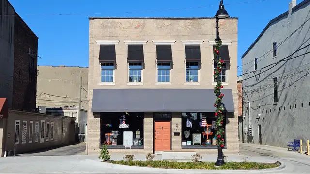 Downtown New Albany- For Lease